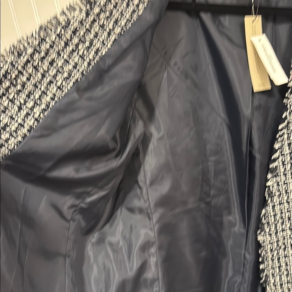 Banana republic Black & White Tweed coat with distressed accents. size L. - Picture 6 of 9
